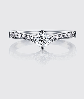 婚約指輪の種類を素材・フォルム・セッティング別にご紹介！