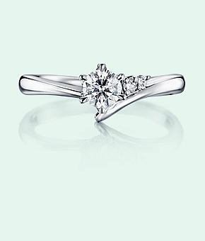 刻印入りの婚約指輪のすすめ！オリジナリティ×さらなる特別感を演出しよう