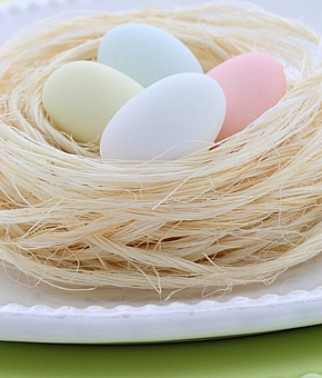 婚約指輪の種類を素材・フォルム・セッティング別にご紹介！