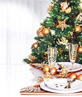 婚約指輪の種類を素材・フォルム・セッティング別にご紹介！