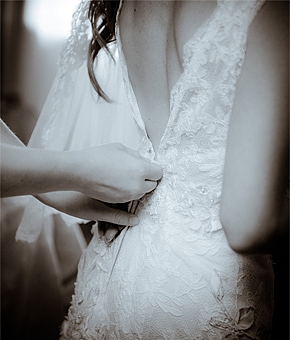 婚約指輪の種類を素材・フォルム・セッティング別にご紹介！